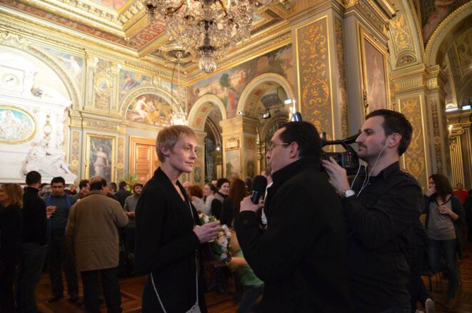 Nathalie Donnadieu et la foule des journalistes © Geneviève Delalot pour "A l'oeil" Nathalie Donnadieu et la foule des journalistes © Geneviève Delalot pour "A l'oeil"
